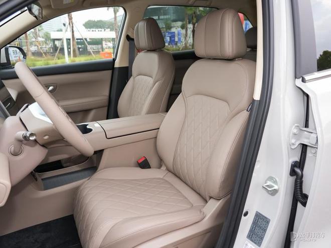 LUS上市 两款车型售价1398万澳门新葡京网页第三代蓝电E5 P