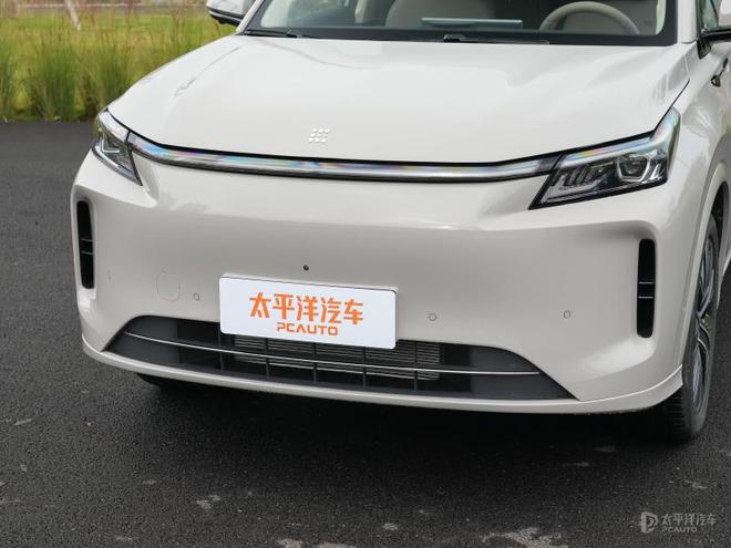 LUS上市 两款车型售价1398万澳门新葡京网页第三代蓝电E5 P(图6)