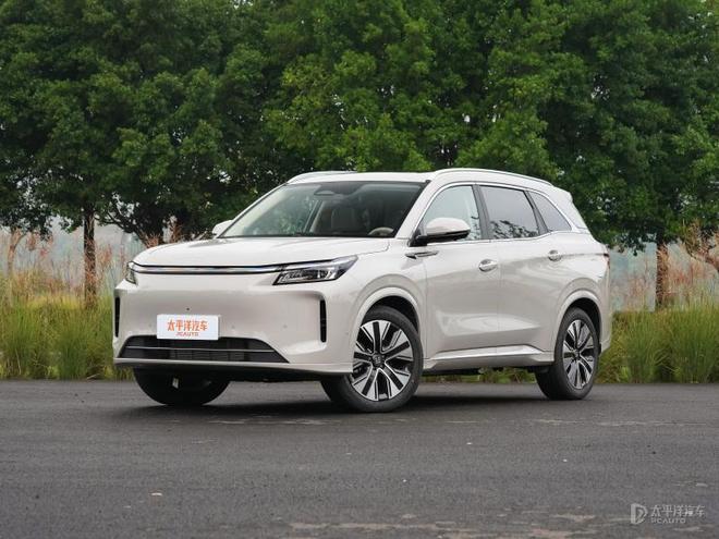 LUS上市 两款车型售价1398万澳门新葡京网页第三代蓝电E5 P(图5)