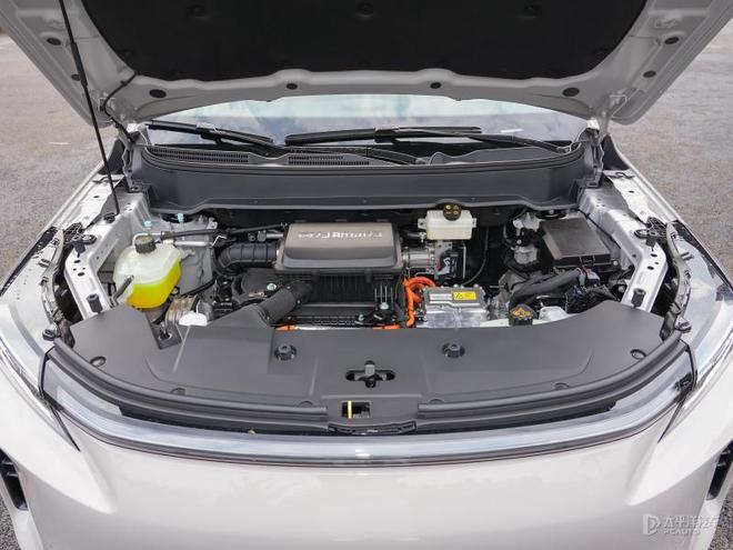 LUS上市 两款车型售价1398万澳门新葡京网页第三代蓝电E5 P(图8)