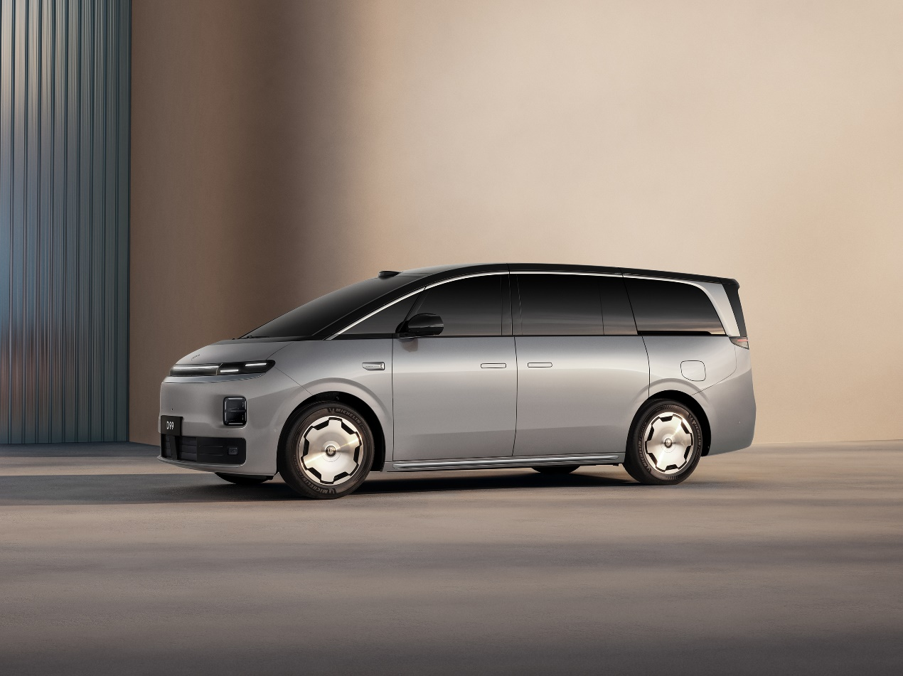 大硬核实力定义新时代旗舰MPV新答案澳门新葡京零跑D99全球首秀 以六(图7)