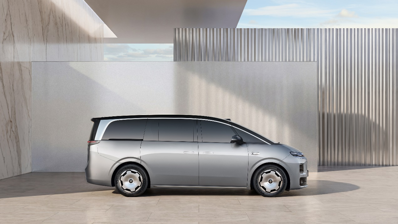 大硬核实力定义新时代旗舰MPV新答案澳门新葡京零跑D99全球首秀 以六(图9)